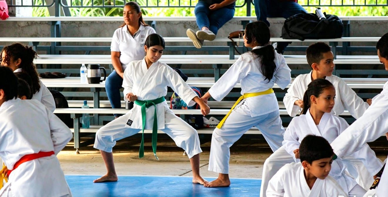Clase General OGKK Panamá 2026: kumite en el gimnasio